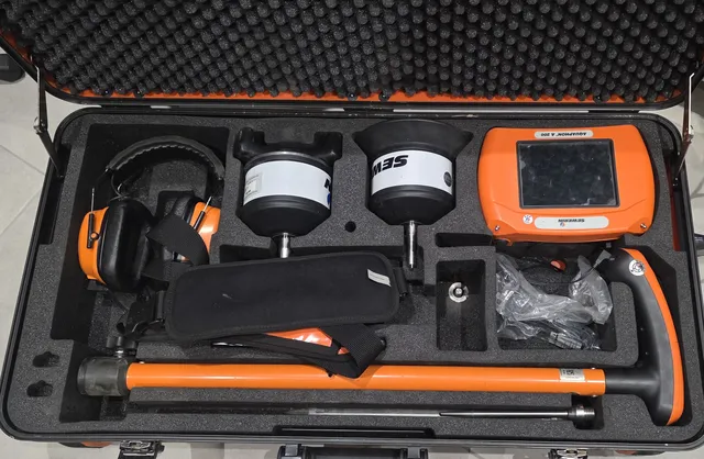 Valise Sewerin Aquaphon A200 complète : boîtier, micros de sol, canne et casque